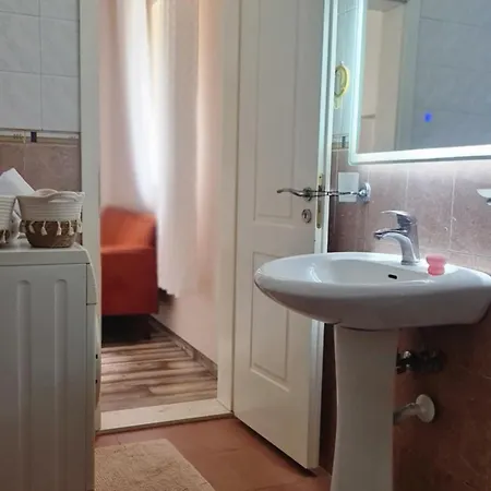 Zaimeen In Bllok Area * Tirana