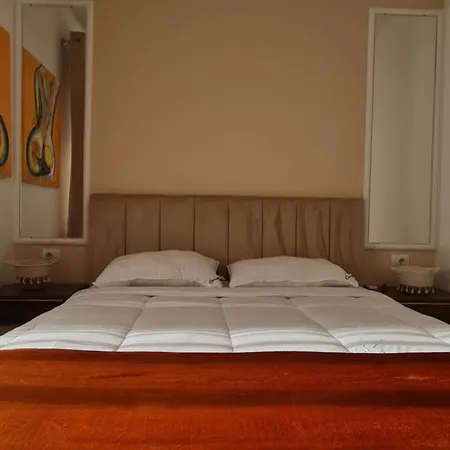 Zaimeen In Bllok Area * Tirana