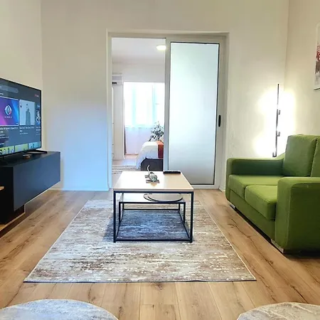 Apartment Zaimeen In Bllok Area Tirana