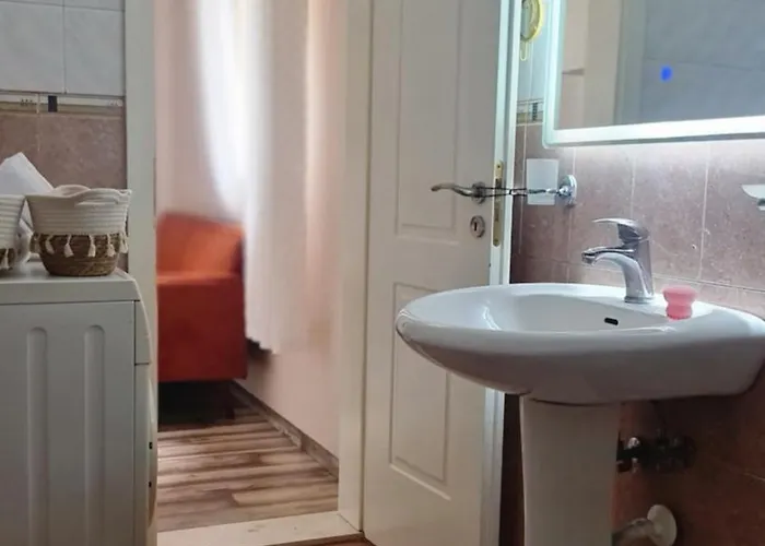 Zaimeen In Bllok Area * Тирана