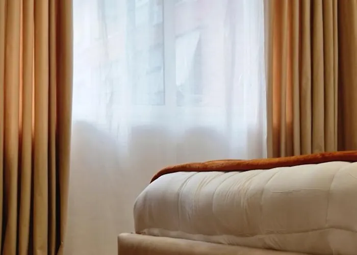 Zaimeen In Bllok Area * Tirana