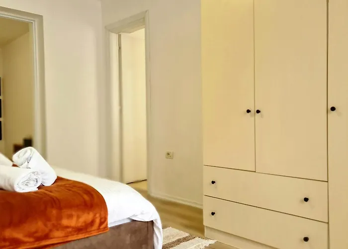 Zaimeen In Bllok Area *